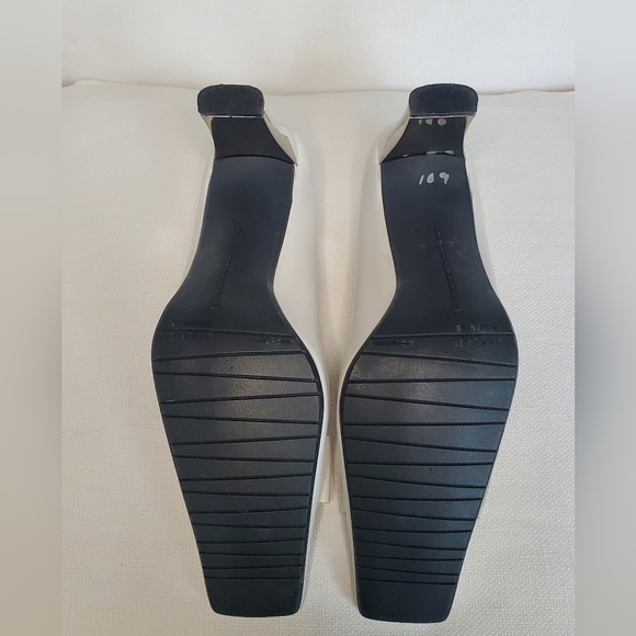 Stuart Weitzman oyster white leather square toe heels w/ buckle detail SZ 6 1/2 - Picture 5 of 9